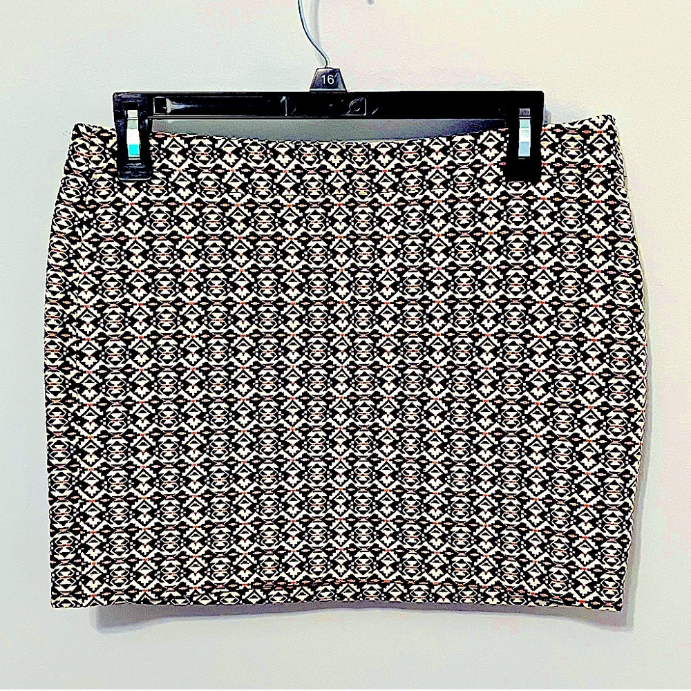 Marine Layer Mini Skirt Black White Pink Aztec Print EUC Sz 4